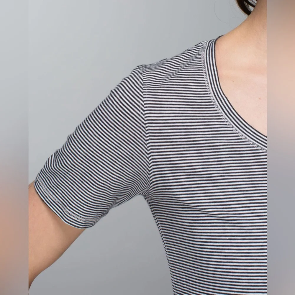 Lululemon Every Yogi Tee Tonka Tee Engineer‎ Heathered Multi Size 4 P2P 16”